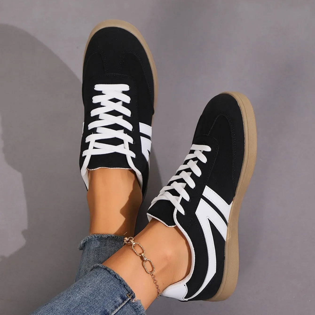 Women Sneakers 2024 Autumn New Luxury Flat Loafers Comfortable Lace-up Soft Female Sneakers Lightweight Outdoor Shoes for Women
